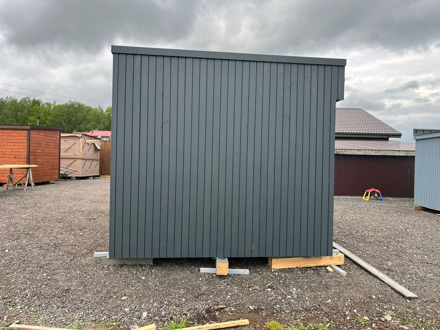 Sandeliukas 3x3 su įleistu stogu