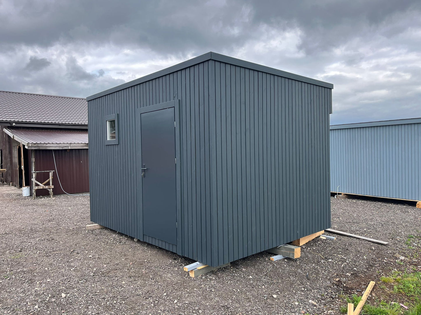 Sandeliukas 3x3 su įleistu stogu