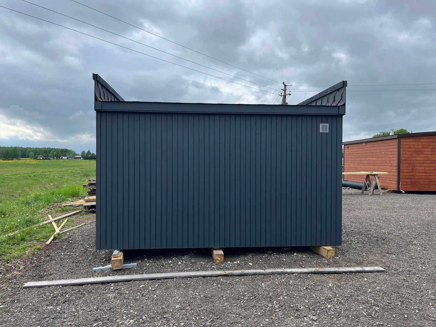 Sandeliukas 3x3 su įleistu stogu