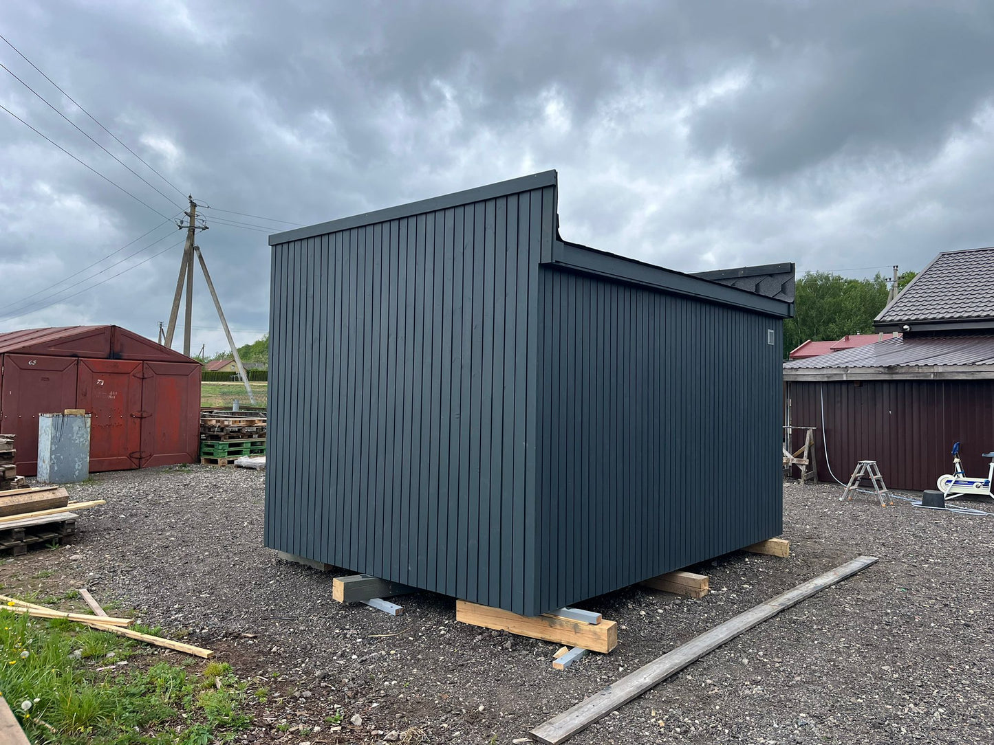 Sandeliukas 3x3 su įleistu stogu